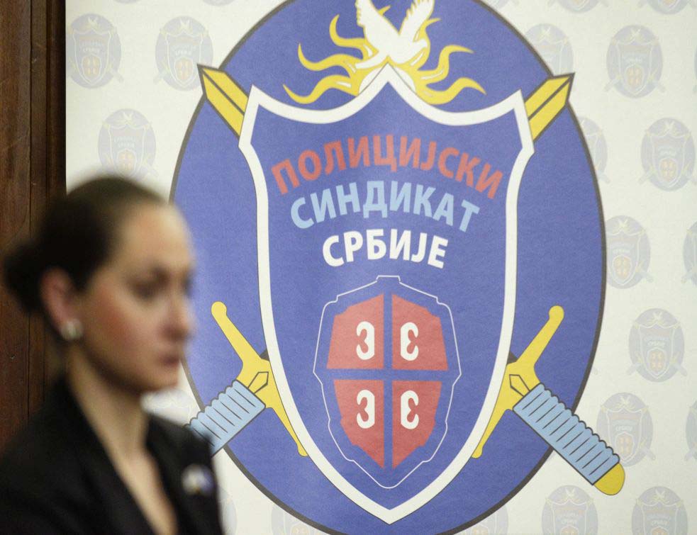 НИСУ ПОЛТРОНИ: Протест Полицијског и Војног синдиката Србије
